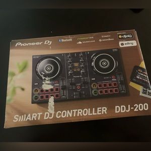 Brand new pioneer DJ-200